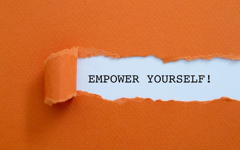 en la imagen tiene escrito: empower yourself